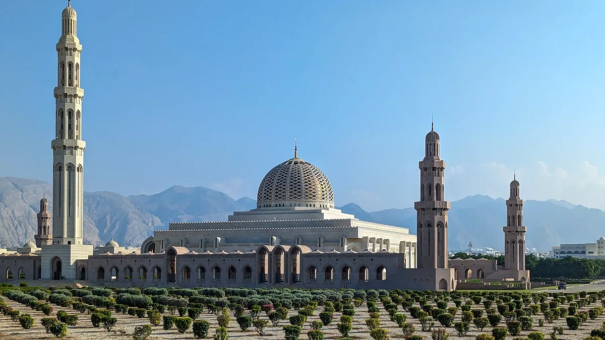 Muscat in 2 Days: Art Nights &amp; Coastal Routes