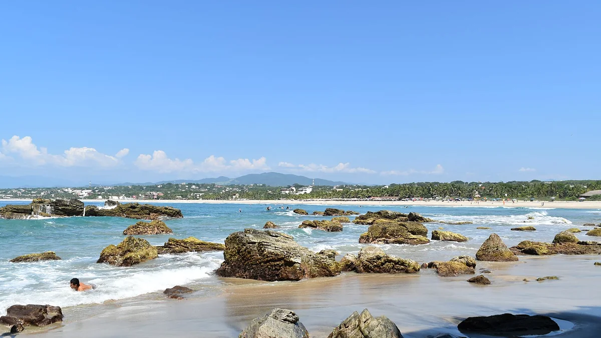 Puerto Escondido vs Los Angeles: A Cheaper Architectural Twin