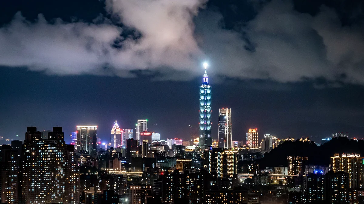 Taipei Luxury on a Budget: Night Markets to Hot Springs